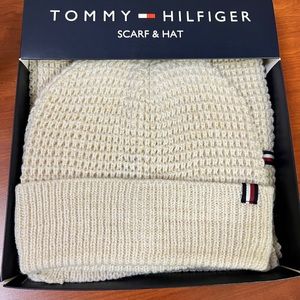 Tommy Hilfiger scarf and hat cream color with a touch of gold color shimmer